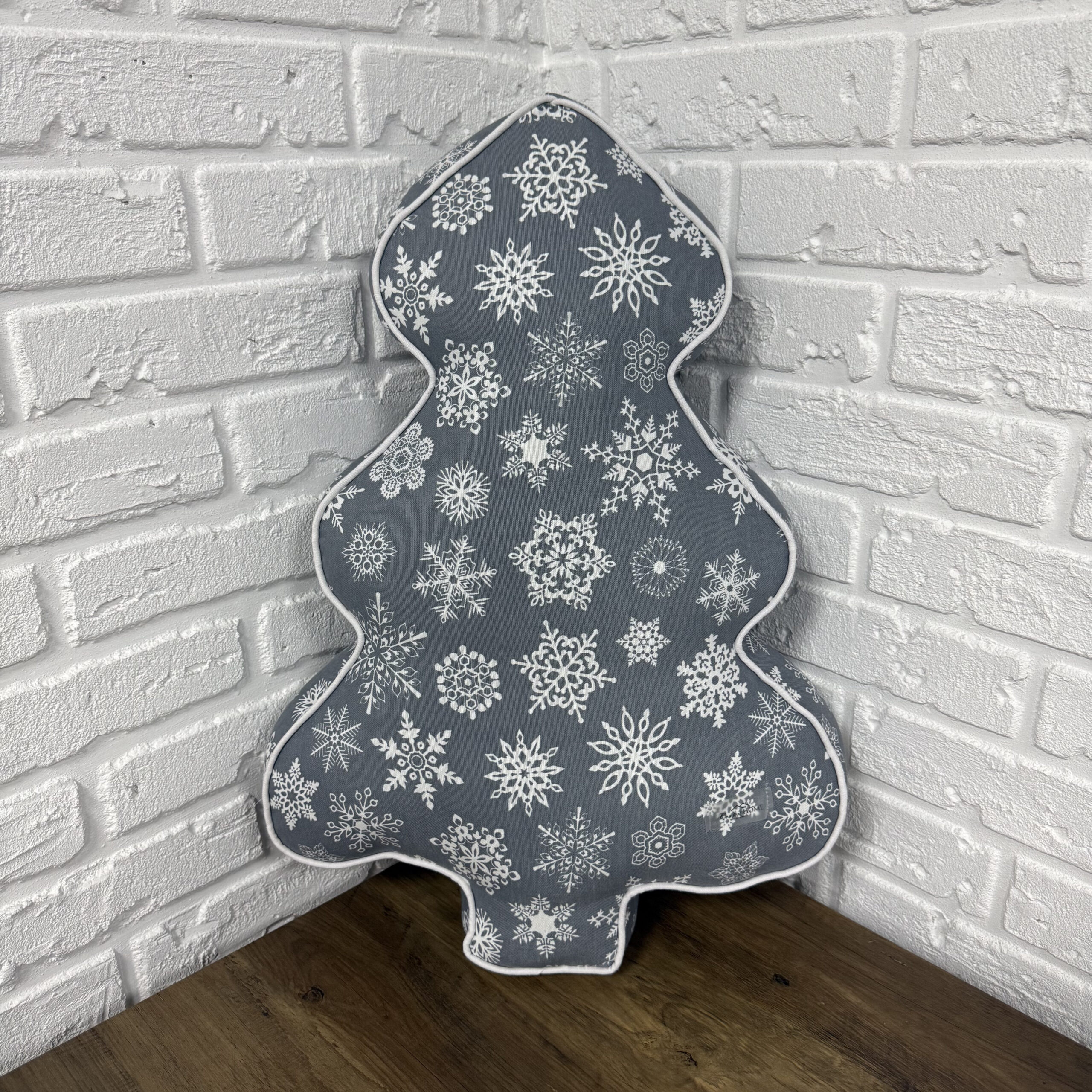 Подушка новорічна ялинка "X-mas Little Snowflakes" 45х60 см