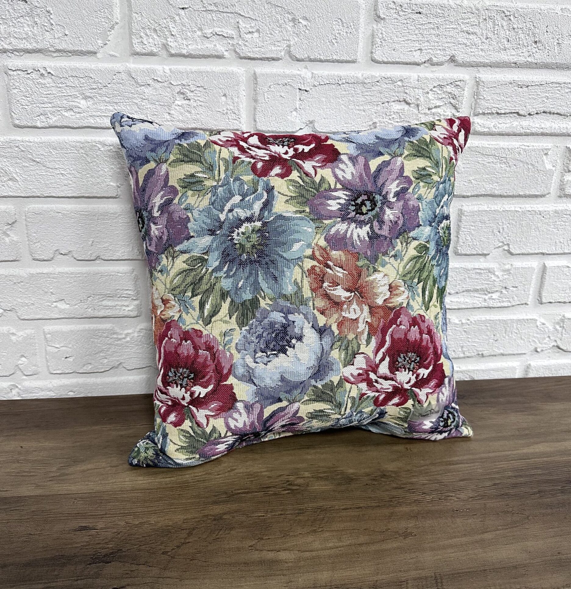 Подушка жакардова "Flowers" 40х40 см