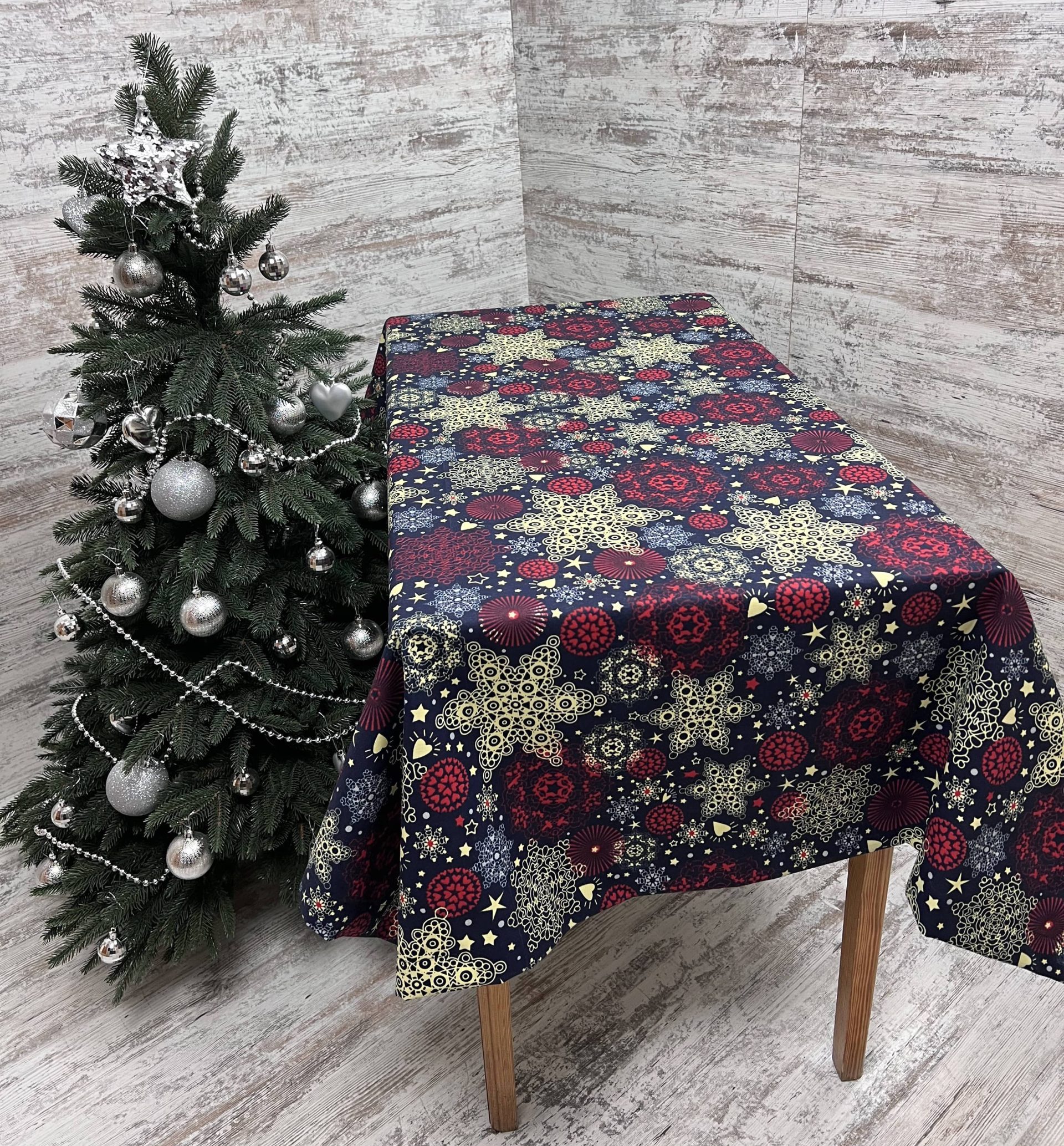 Скатертина водовідштовхувальна новорічна (з тефлоновим покриттям) “X-mas Big Snowflaker”