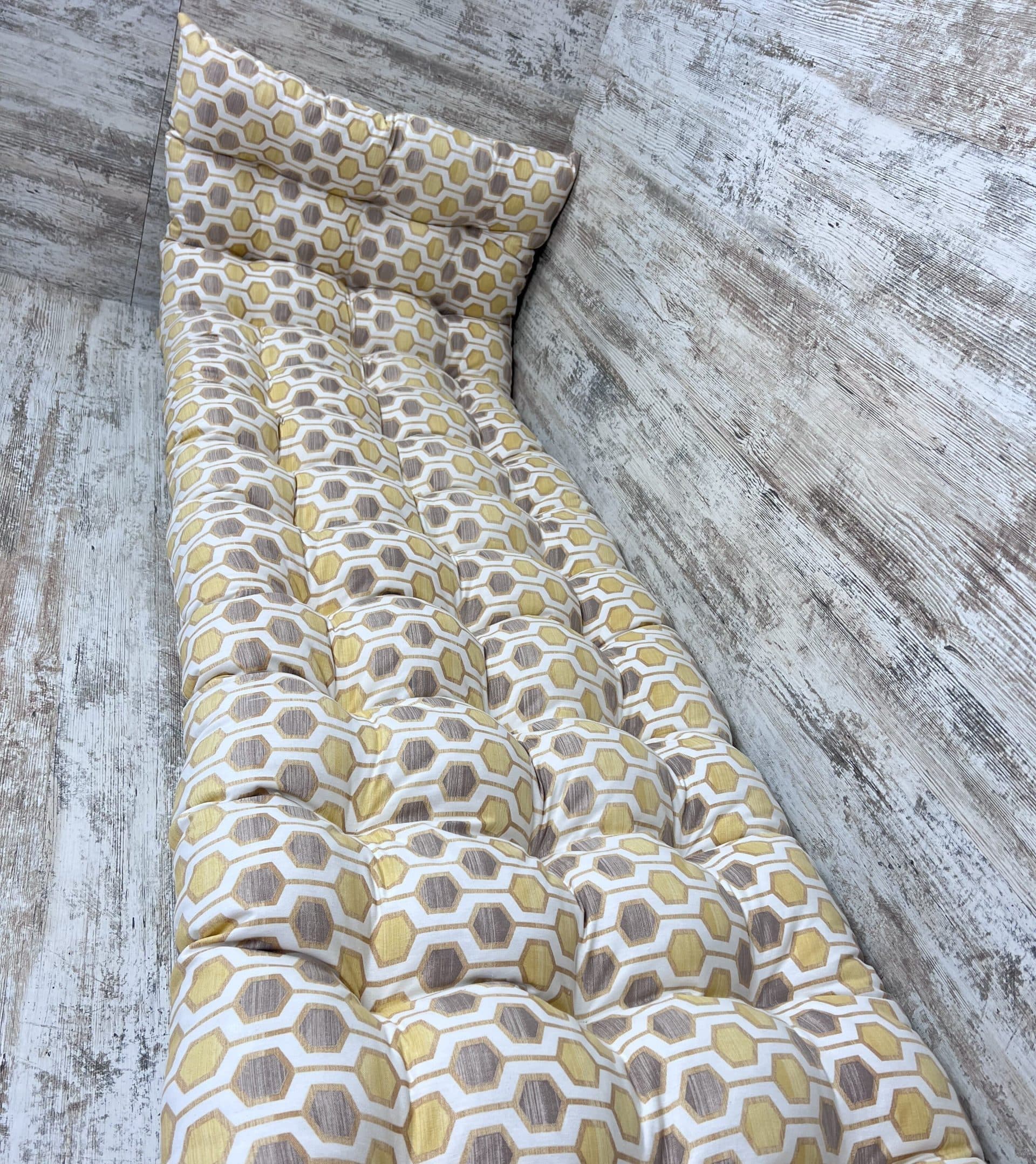 Подушка на підвіконня/каркаси/піддони/садові меблі панама “Honeycomb”
