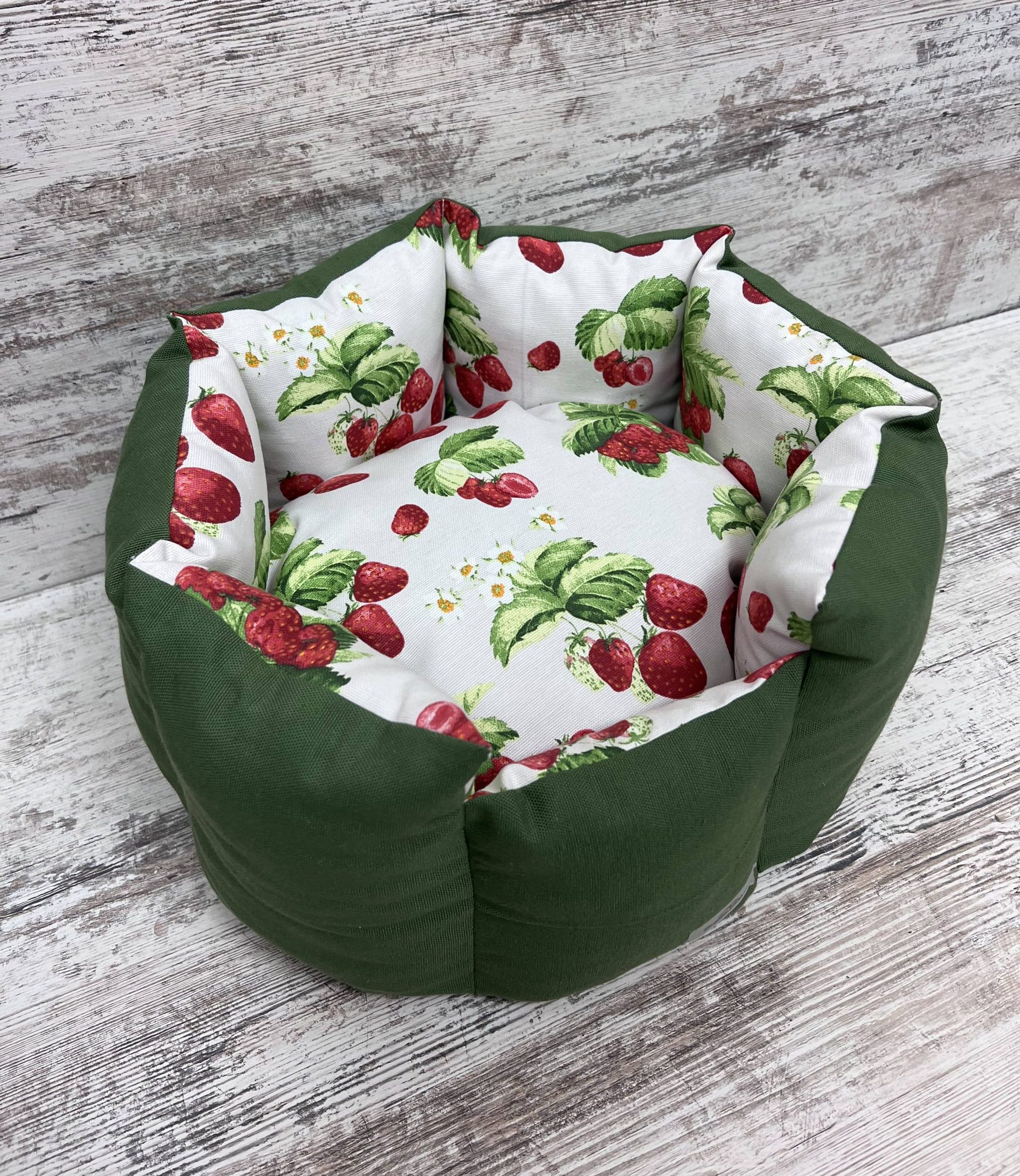 Лежак для котів та собак панама модель 1 “Strawberry”