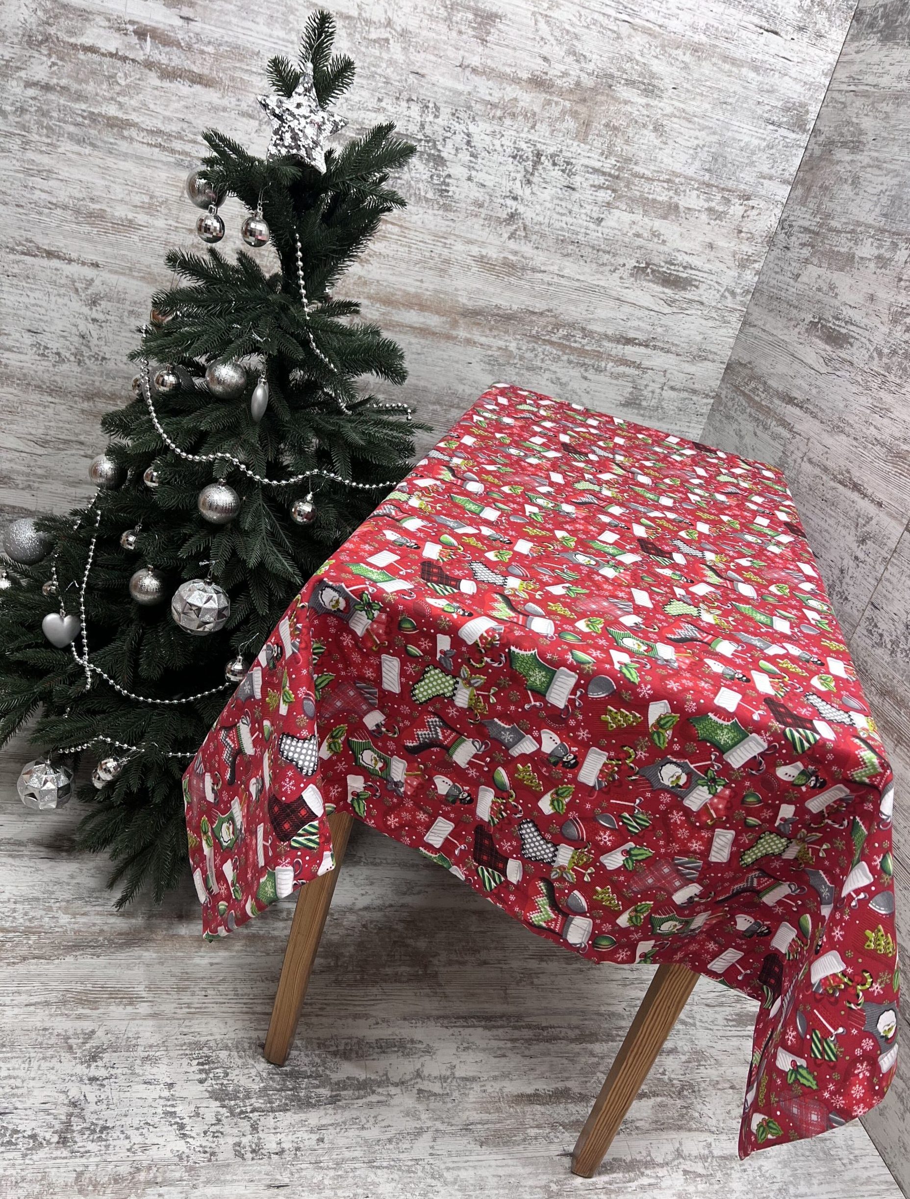 Скатертина водовідштовхувальна новорічна (з тефлоновим покриттям) “X-mas Socks”