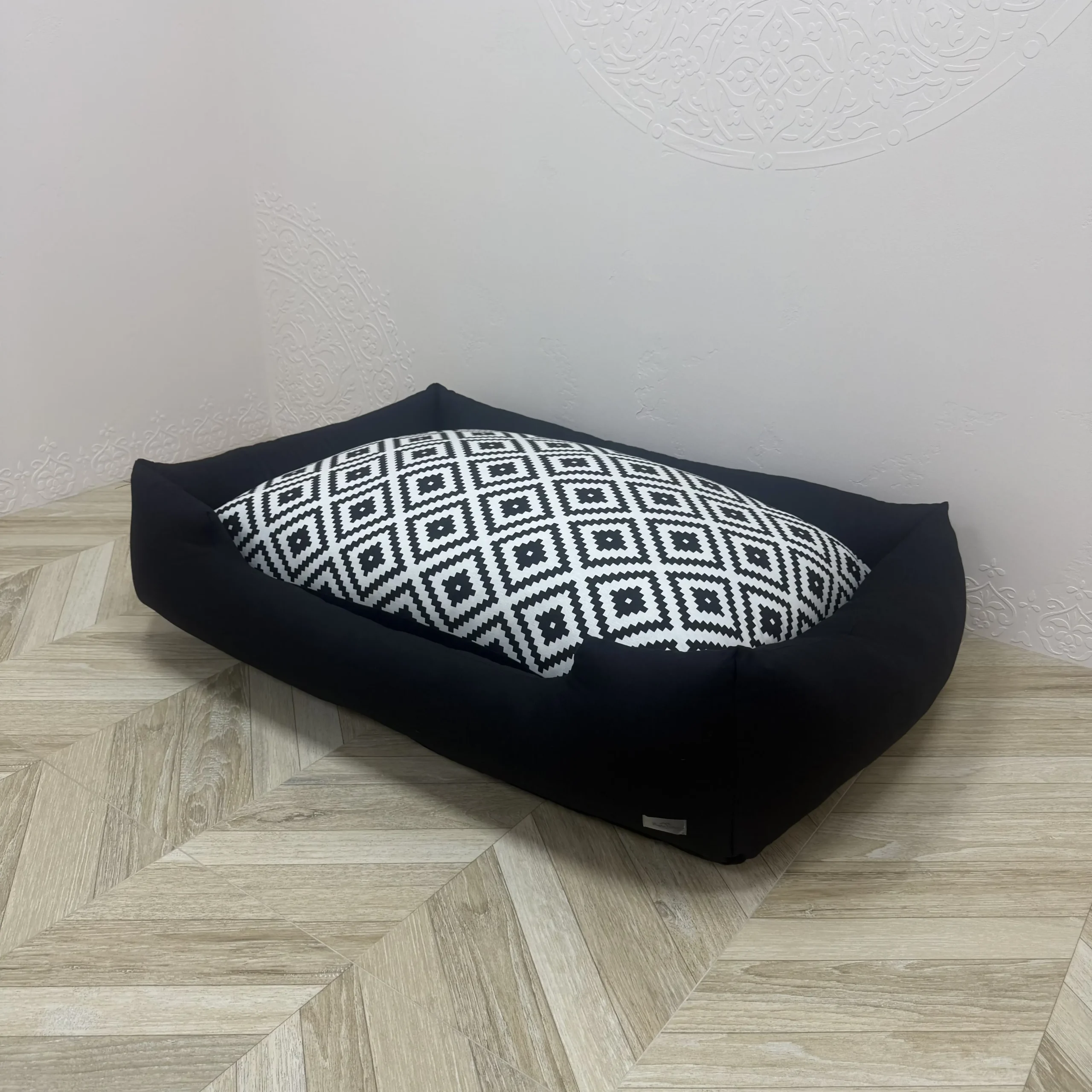 Лежак для котів та собак панама модель 2 “Facets Black&White”